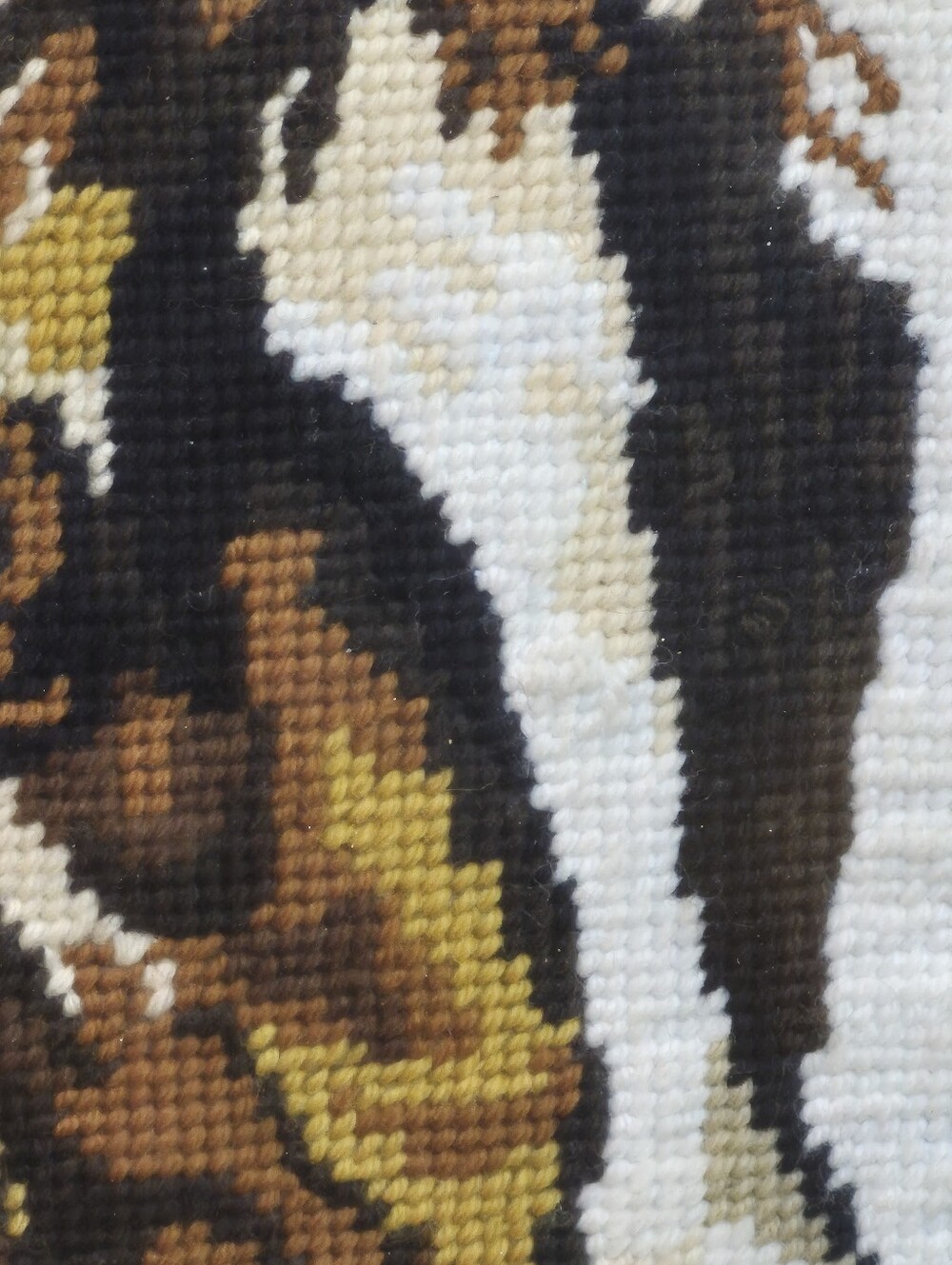 VINTAGE Horse Embroidery Needlepoint Framed Wall Art - Picture 7 of 15
